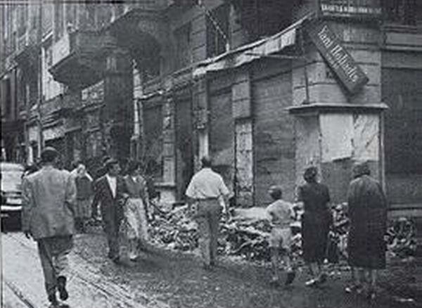 People looking at destroyed Hellenic property.