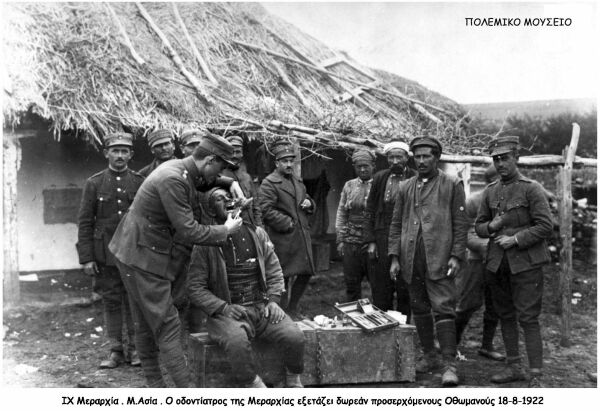 Dentist of the Hellenic Army examines Ottomans for free during the war against Turkey.