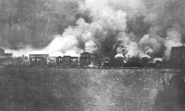 Buildings of the quay in flames.