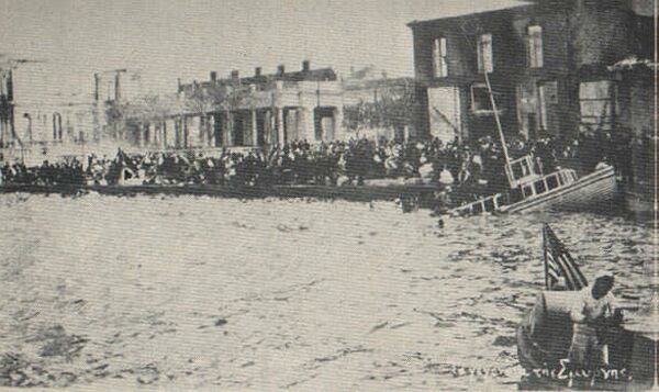 The quay of Smyrna full of people: during the fire.