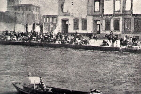 Victims and Turkish soldiers, who attacked them even at the quay.