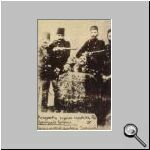 Turkish soldiers posing with heads of victims.