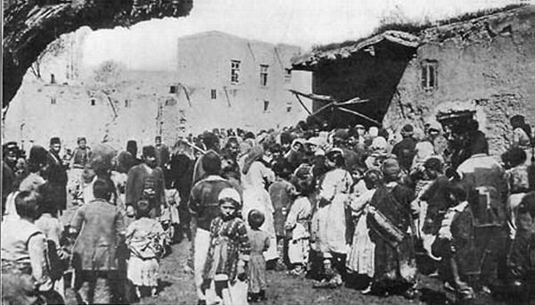 Refugees at Van crowding around a public oven, hoping to get bread.